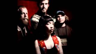 Little Dragon - No Love.