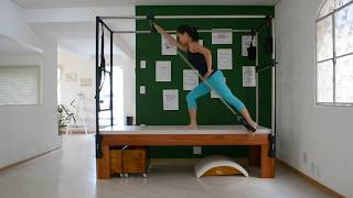 Agachamento com Alça de Pé no Cadillac