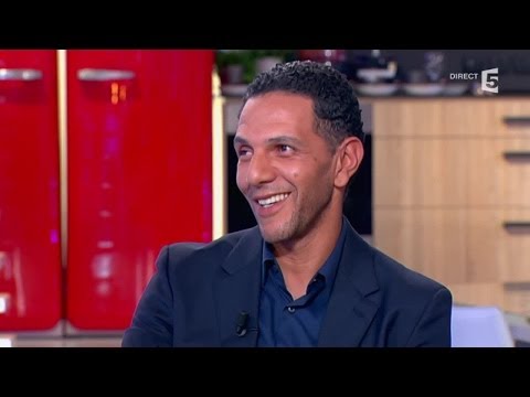 Comment Antoine de Caunes a failli être "Bodybuilder", Roschdy Zem raconte - C à vous - 29/09/2014