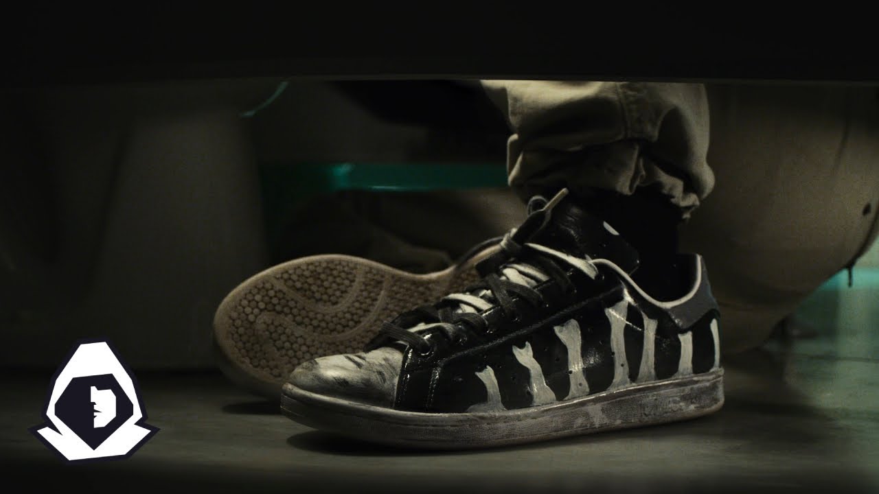 Carla’s Dreams — Adidasii gri