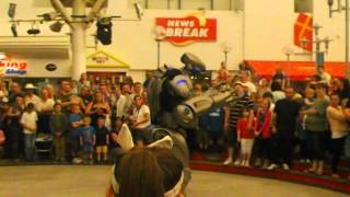 preview picture of video 'TITAN The ROBOT( Butlins, Bognor Regis)'
