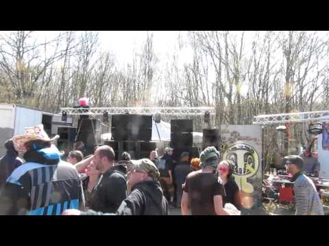 1pliké/Zingués/Virus/Kaotek  mix by lombrikor (track :Babylon Feedback 01 )