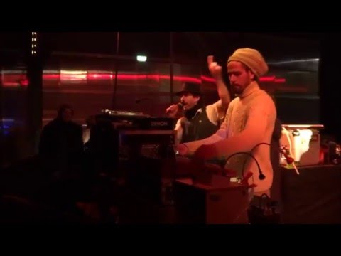 The ROOTS TRAVELLERS playing Maurice Roberts (Watagwan Festival #2)