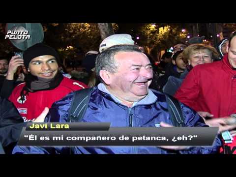 Javi Lara estuvo arropado por su familia y amigos durante el partido