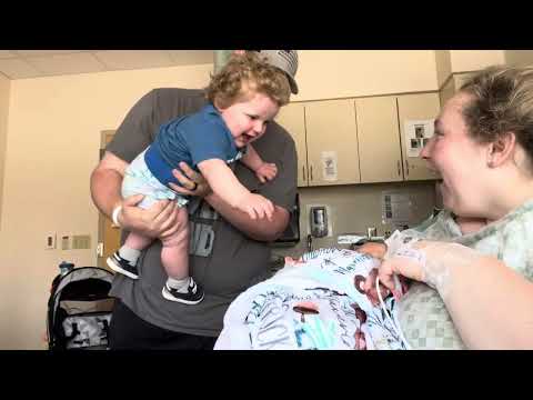 Absolutely Nothing More Magical Then Your Babies Meeting For The First Time ❤️ #siblingsmeeting  