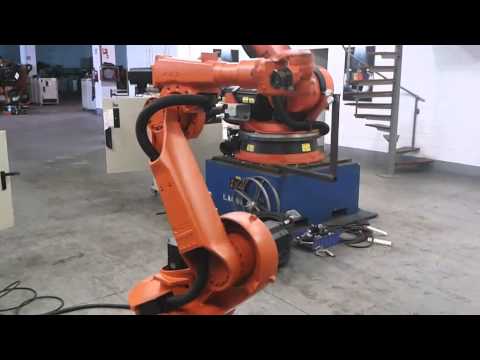 Kuka KR 6-2 industrial robot motion test