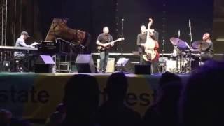 BIRÉLI LAGRÈNE, ANTONIO FARAÒ, GARY WILLIS ( sostituito), LENNY WHITE