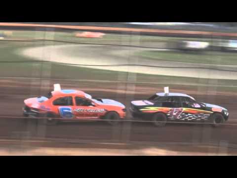 Modified Sedans - Heat 1 - Golden Helmet Series - Kingaroy Speedway - 05.03.16