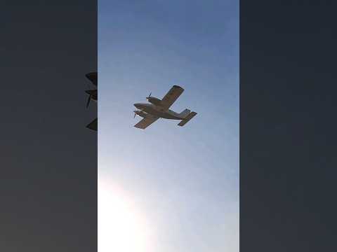 Piper PA-34 Seneca II departing Springs Aerodome (FASI)