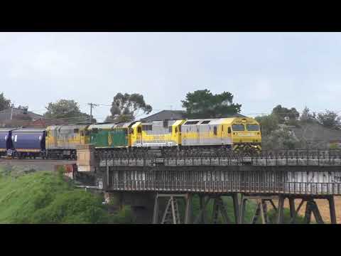Australian Trains - Aurizon Containers and Qube Grain at Gowanbrae
