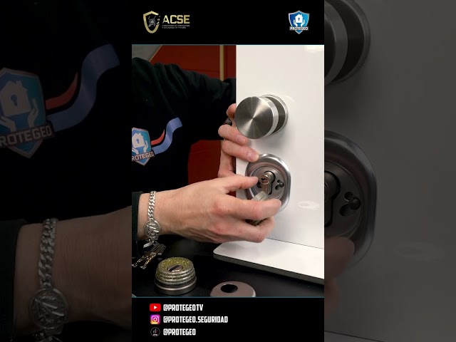 Vídeo relacionado con SFOR Stabilisation Force Bw #8414 - Escudo de escudo para pared