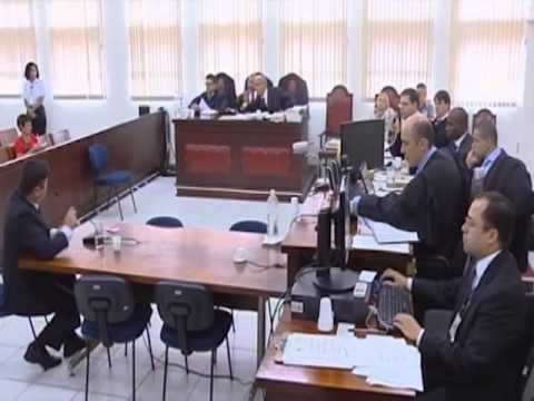 Irmão de Mércia bate boca com advogado de Mizael