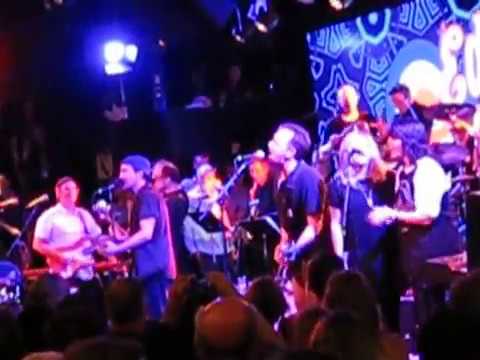 Eddie Vedder / Kay Hanley - Waiting On A Friend