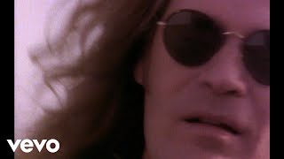 Daryl Hall &amp; John Oates - Don&#39;t Hold Back Your Love (Official Video)