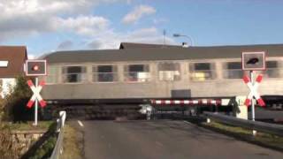 preview picture of video 'BÜ Niederwetter Nord mit V 100 2299'