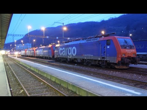 LOKOMOTIVE SHOW, CHIASSO STATION BY NIGHT (CH) - PARATA DI LOCOMOTIVE A CHIASSO DI NOTTE.