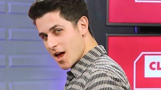 David Henrie Plays \