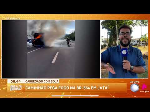 Cabine de caminhão carregado com soja fica destruída após incêndio na BR-364 em Jataí 