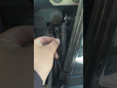 Как поменять лампочки в фаре Scania Euro 6. Скания Евро 6 - YouTube