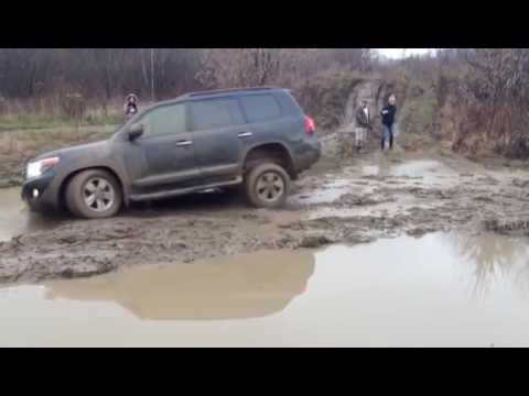 Toyota Land Cruiser 200 vs WV Touareg OFF Road Battle 2015
