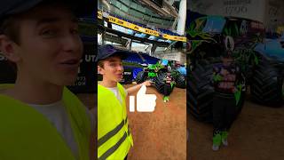 Cybertruck VS The GRAVE DIGGER