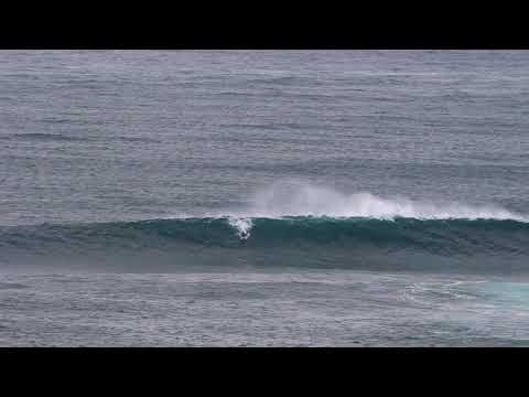 Smaller swell on Queenscliff Bombie