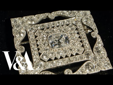 Exploring a glittering diamond Cartier brooch 💎