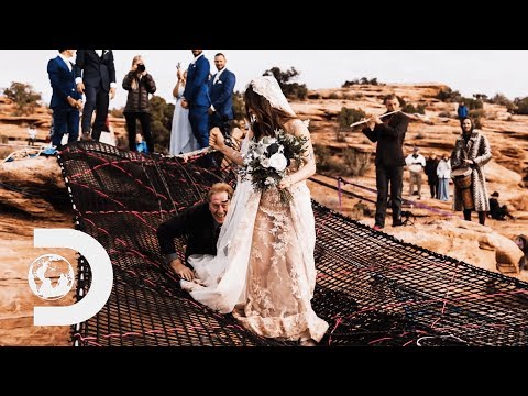 Couple Have Death Defying Wedding Ceremony 400ft In The Air | Ripley's Believe It Or Not!