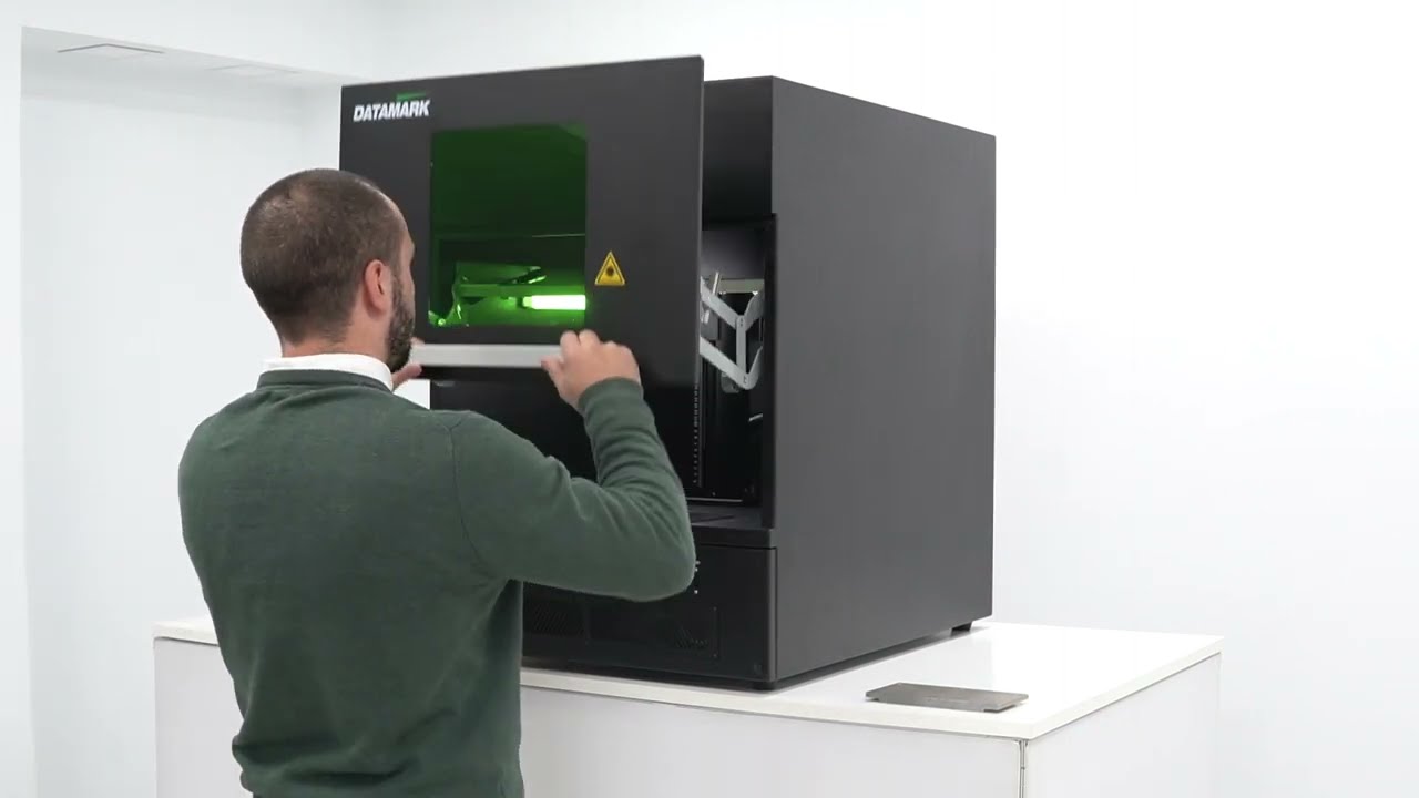 Fiber Laser Marking Machine with Safety Enclosure