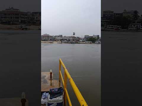 Cruzando el Ferri en Sayaxche Peten....#viajeinolvidable #travesia #rutasypaisajes #travel