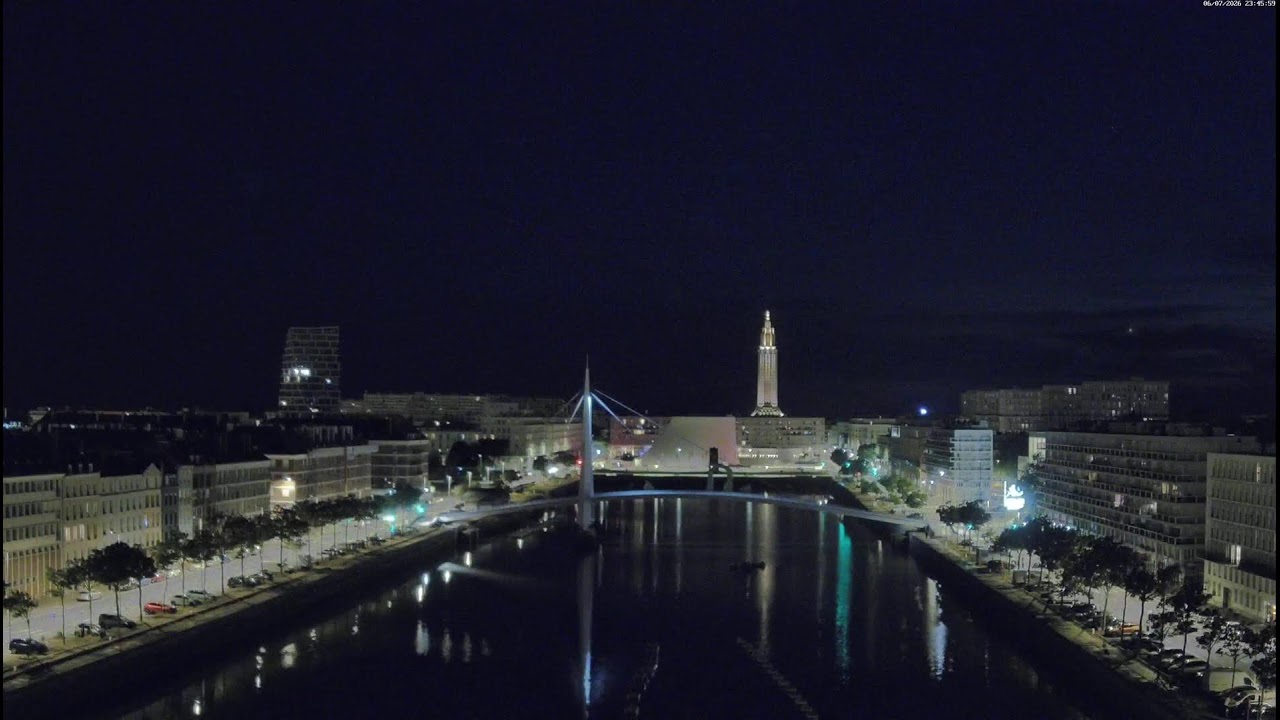Live webcam view of Bassin du Commerce Panorama