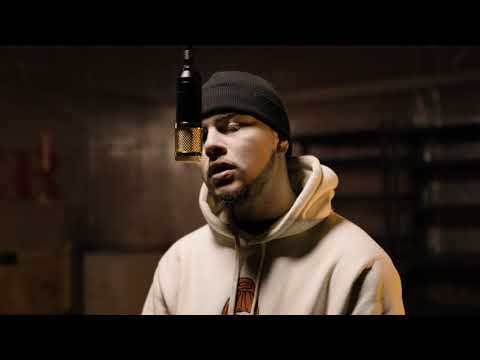 Tee Melly - Love Me (Live Performance)