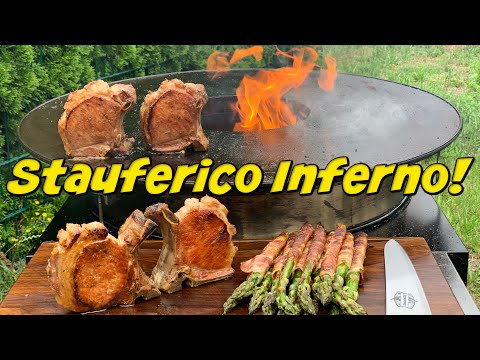 Kotelett von der Feuerplatte mit Bacon-Spargel