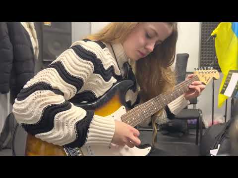 Chris Isaak - Life Will Go On (Elizabeth cover)