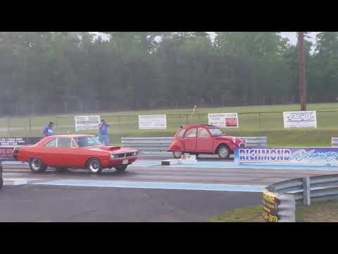 Citroen 2 CV Drag Race