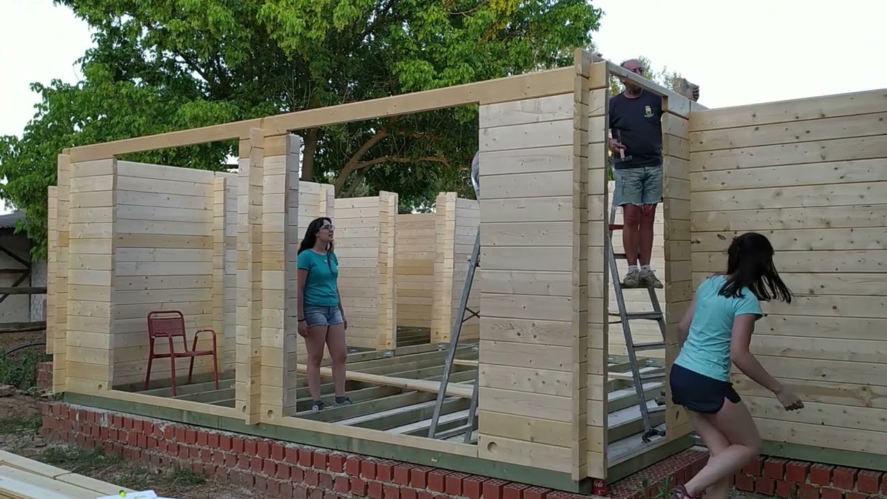 Watch Subiendo paredes de un kit de montaje de una casa de madera (como una casa Lego)🏡🔨 Now Subiendo paredes de un kit de montaje de una casa de madera (como una casa Lego)🏡🔨