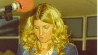 Skeeter Davis - The Hand You're Holding Now