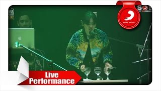 Video thumbnail of "Isyana Sarasvati - Kau Adalah (feat. Rayi Putra) [Live Performance]"