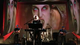 John Carpenter Performs Body Bags/Vampires/Prince of Darkness Themes (10/31/2017)