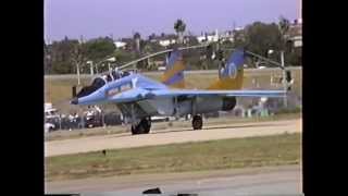 preview picture of video 'Ukrainian Air Force MiG-29UB Departing Hawthorne, CA'