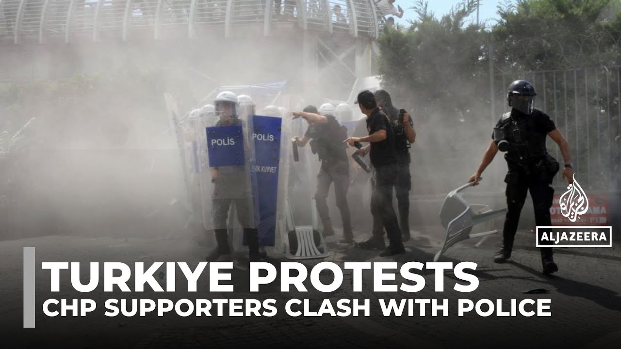 Turkiye’s opposition CHP supporters clash with police outside Istanbul HQ