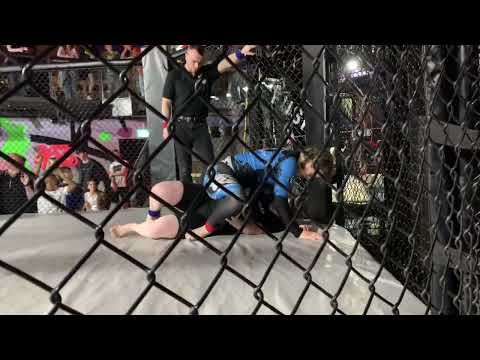 Chloe’s first fight in a cage