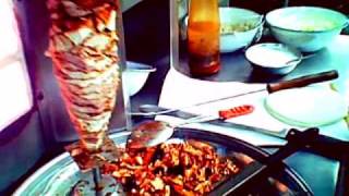 preview picture of video 'Chicken Shawarma, another very popular form of street food in Karachi!'