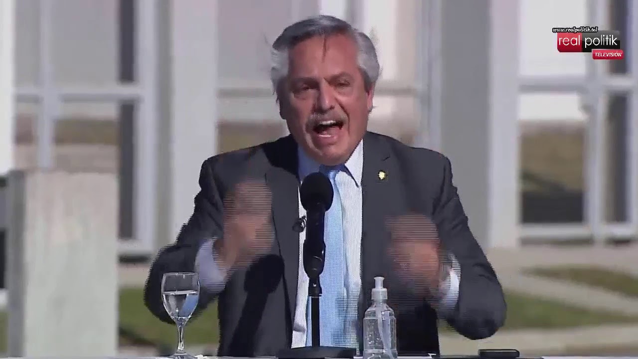 Campaña de cara a las PASO: Alberto Fernández entregó viviendas y créditos en Merlo