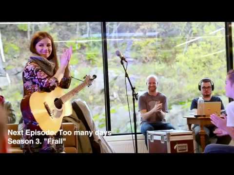 Maria Solheim synger med vokallinja.