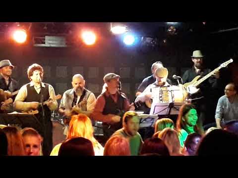 S.U.E. - Svitavy Ukulele Ensemble - Vánoční bigbeat Duku Duku