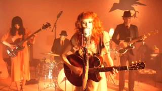 Karen Elson - The Ghost Who Walks (Live with band) [HD] (Lyrics)