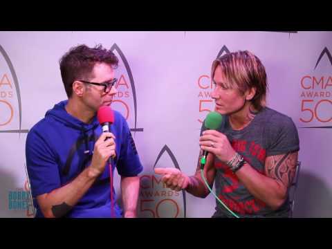 Keith Urban Flexes Muscles In Tight Shirt During Interview