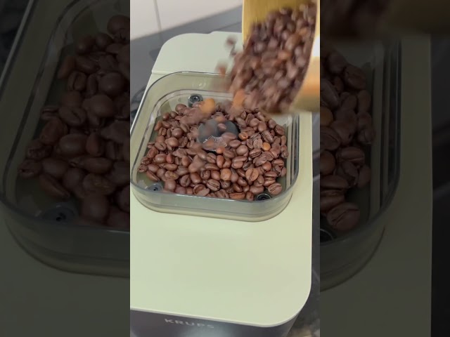 Video Teaser für KRUPS Coffee Crush Test von Marta: kompakte Kaffeemaschine im Test & ihre Funktionen