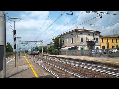 D445.1125 con Carrozza Vivalto nuova @ Montale (Invio Pistoia/IDP Osmannoro)